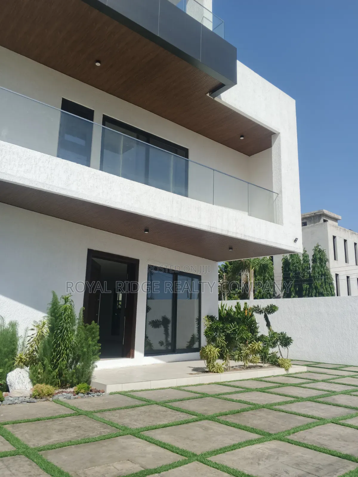 4bdrm Duplex in Tseaddo Roundabout, Accra Metropolitan for rent