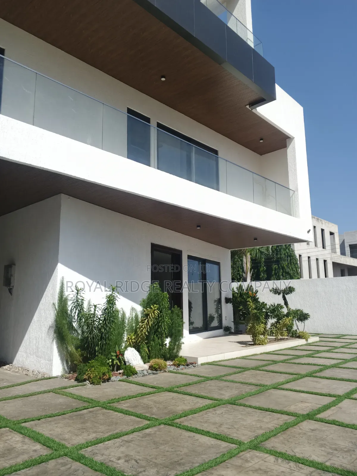 4bdrm Duplex in Tseaddo Roundabout, Accra Metropolitan for rent