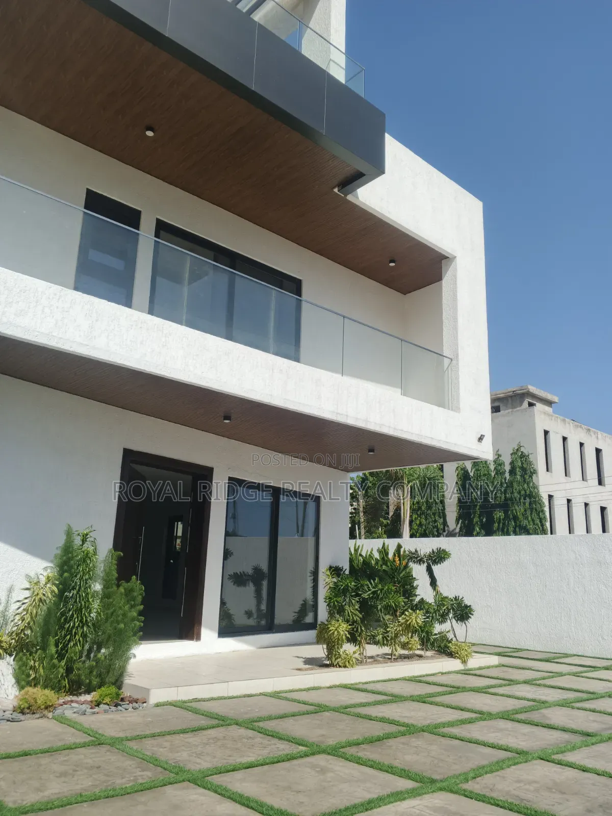 4bdrm Duplex in Tseaddo Roundabout, Accra Metropolitan for rent