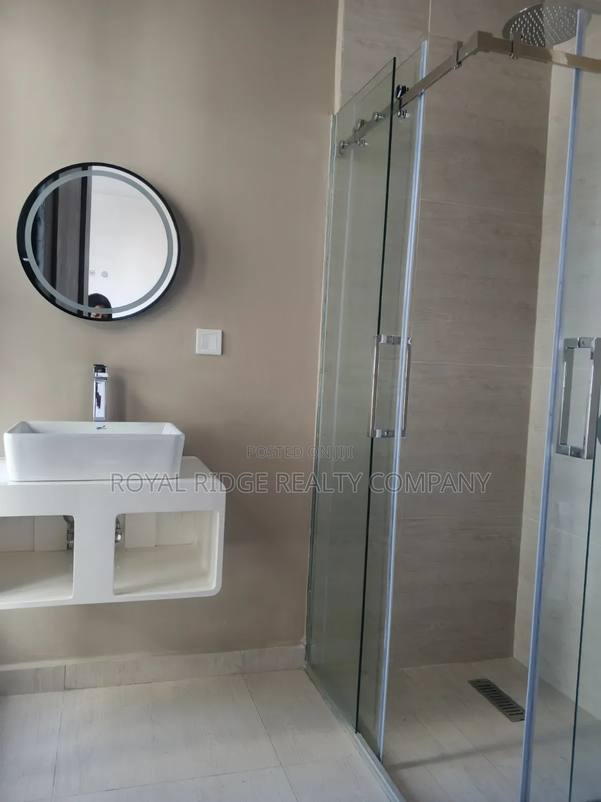 4bdrm Duplex in Tseaddo Roundabout, Accra Metropolitan for rent