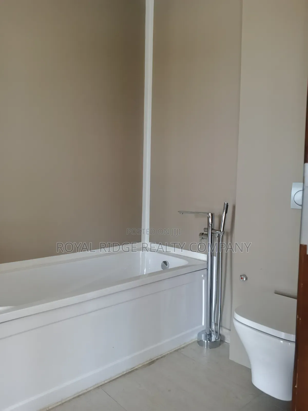 4bdrm Duplex in Tseaddo Roundabout, Accra Metropolitan for rent