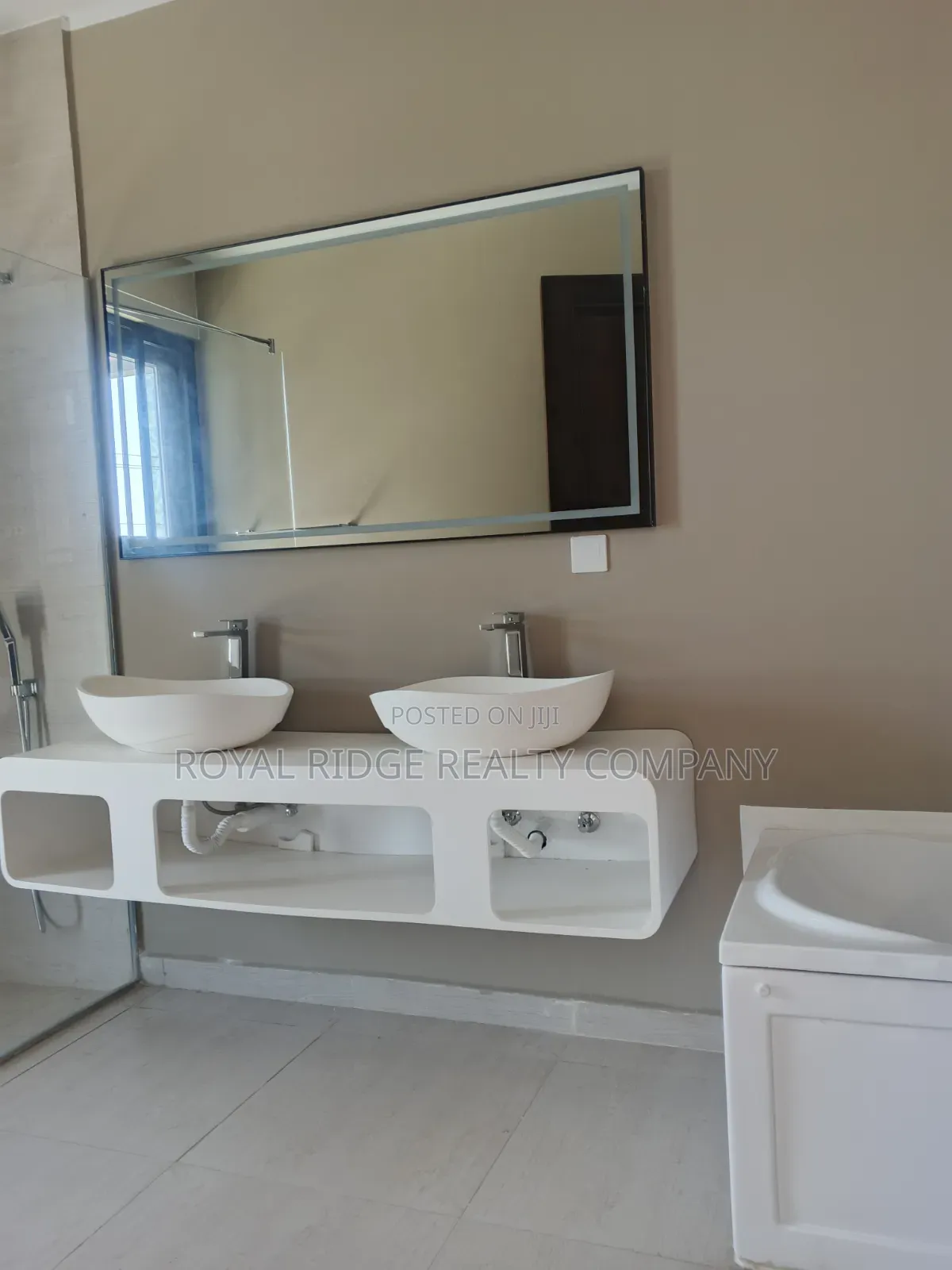 4bdrm Duplex in Tseaddo Roundabout, Accra Metropolitan for rent