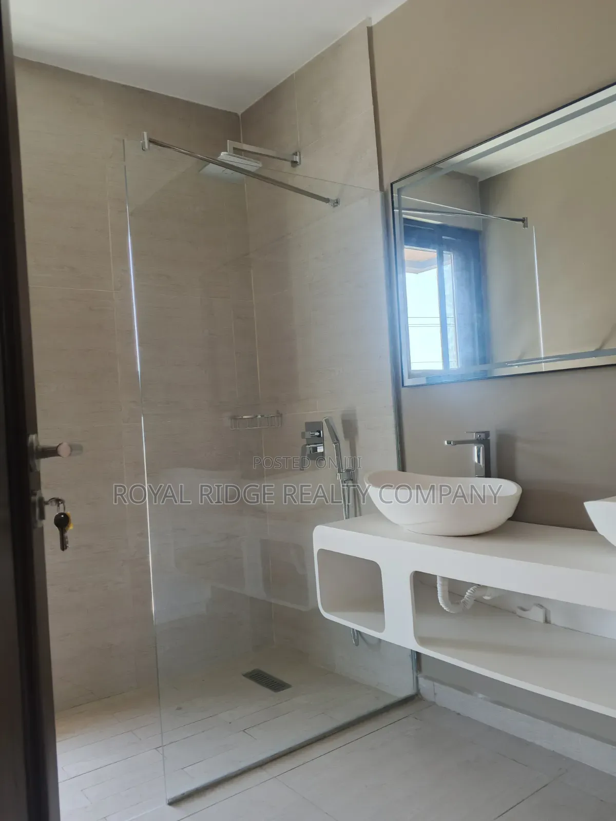 4bdrm Duplex in Tseaddo Roundabout, Accra Metropolitan for rent