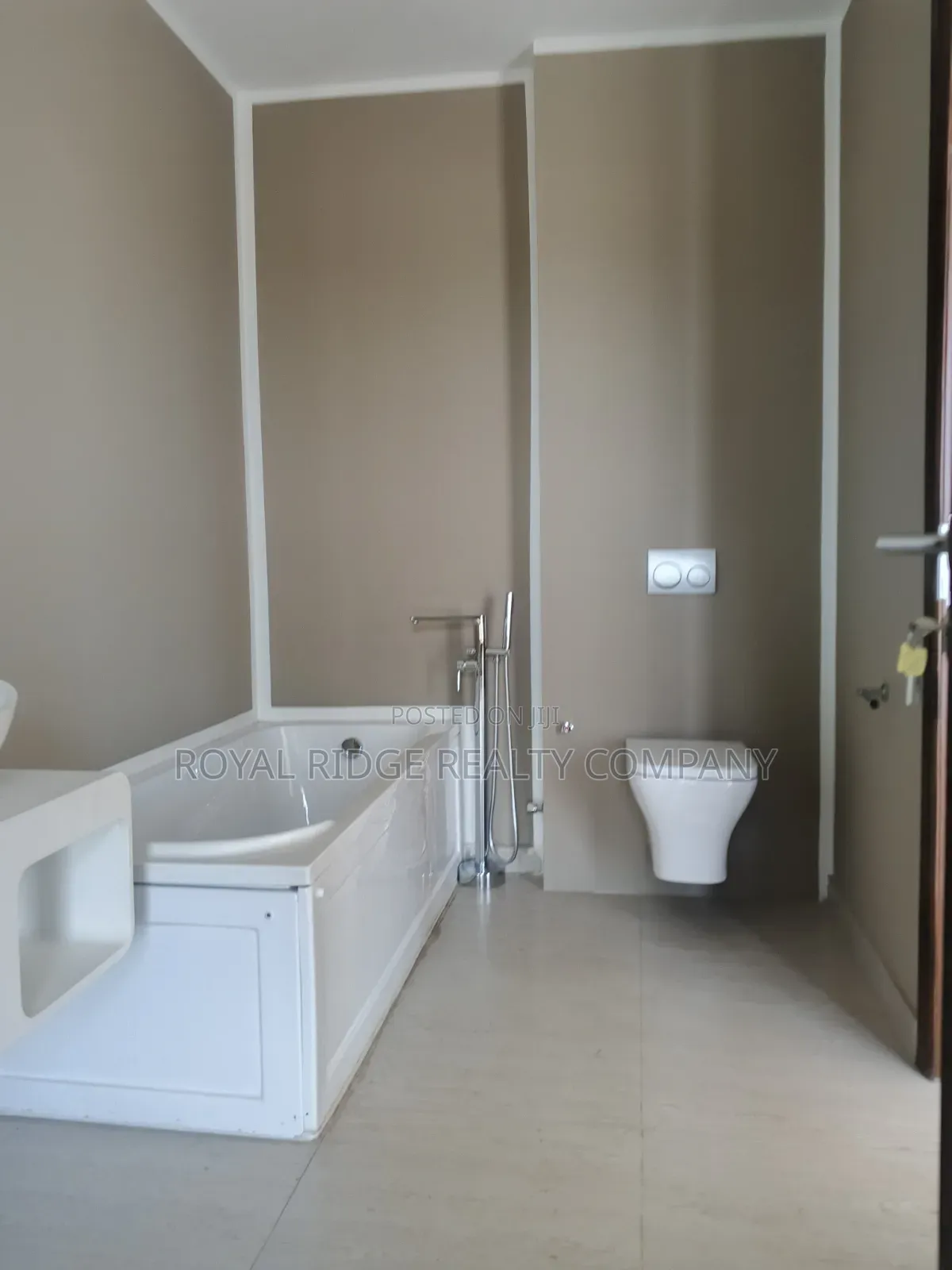 4bdrm Duplex in Tseaddo Roundabout, Accra Metropolitan for rent