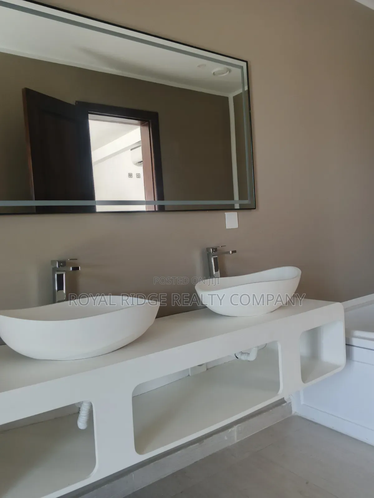 4bdrm Duplex in Tseaddo Roundabout, Accra Metropolitan for rent