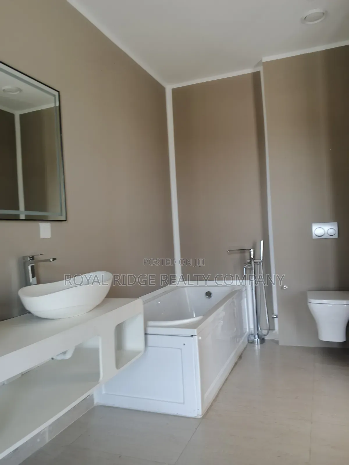 4bdrm Duplex in Tseaddo Roundabout, Accra Metropolitan for rent