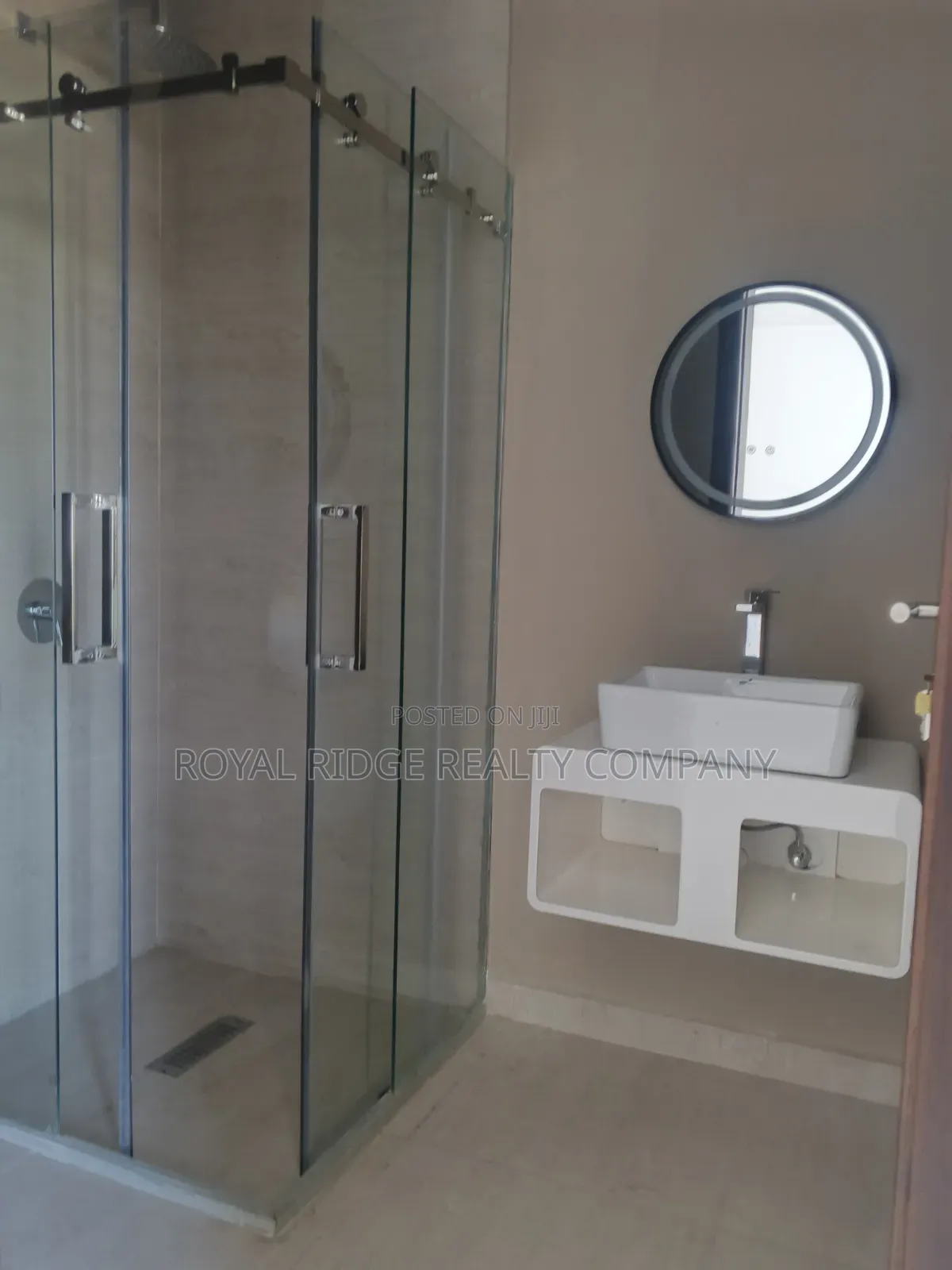 4bdrm Duplex in Tseaddo Roundabout, Accra Metropolitan for rent
