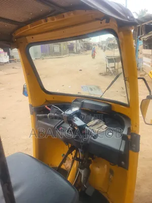 TVS King Deluxe Plus iTouch Start 2025 Yellow