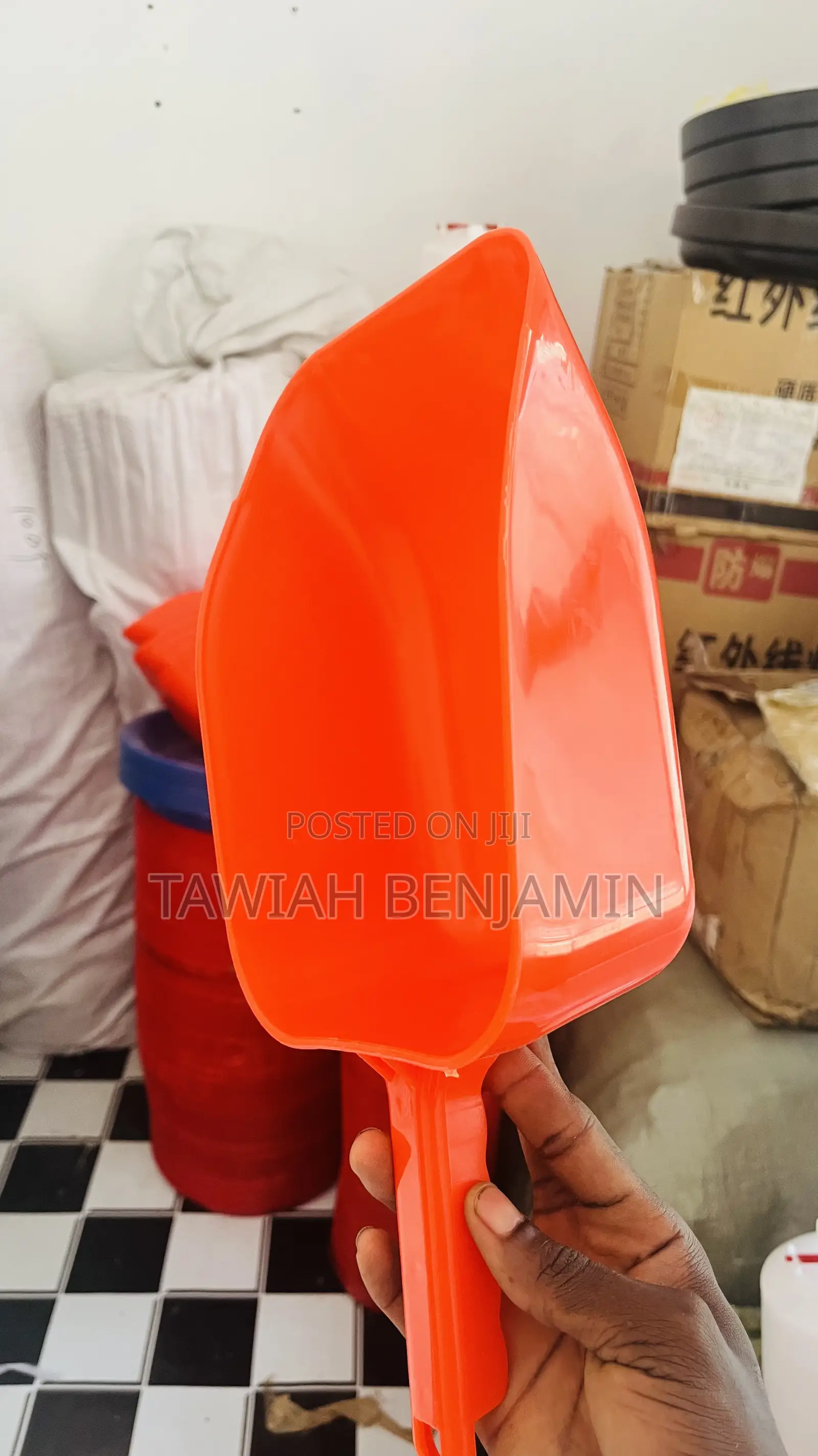 Feed Shovel