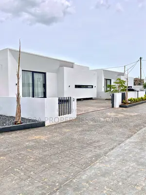 Furnished 3bdrm Townhouse / Terrace in Nanakrom, School Junction