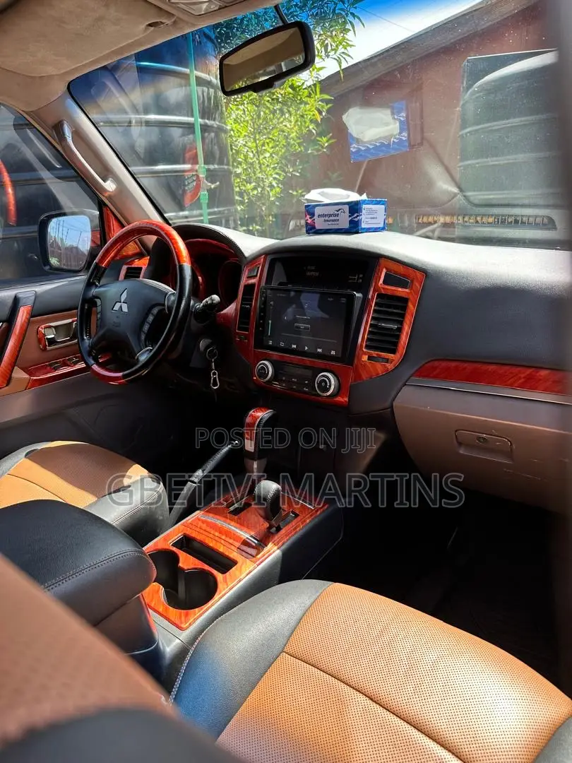 Mitsubishi Pajero 2010 Black