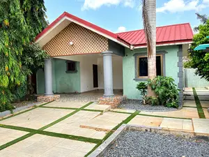 5bdrm House in Nanakrom, Police Station for sale