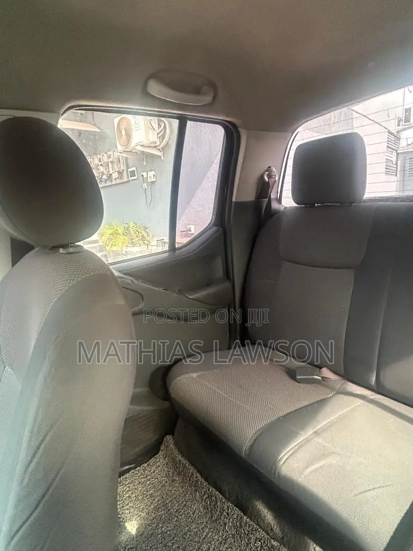 Nissan Navara 2.5 dCi 2012 Red