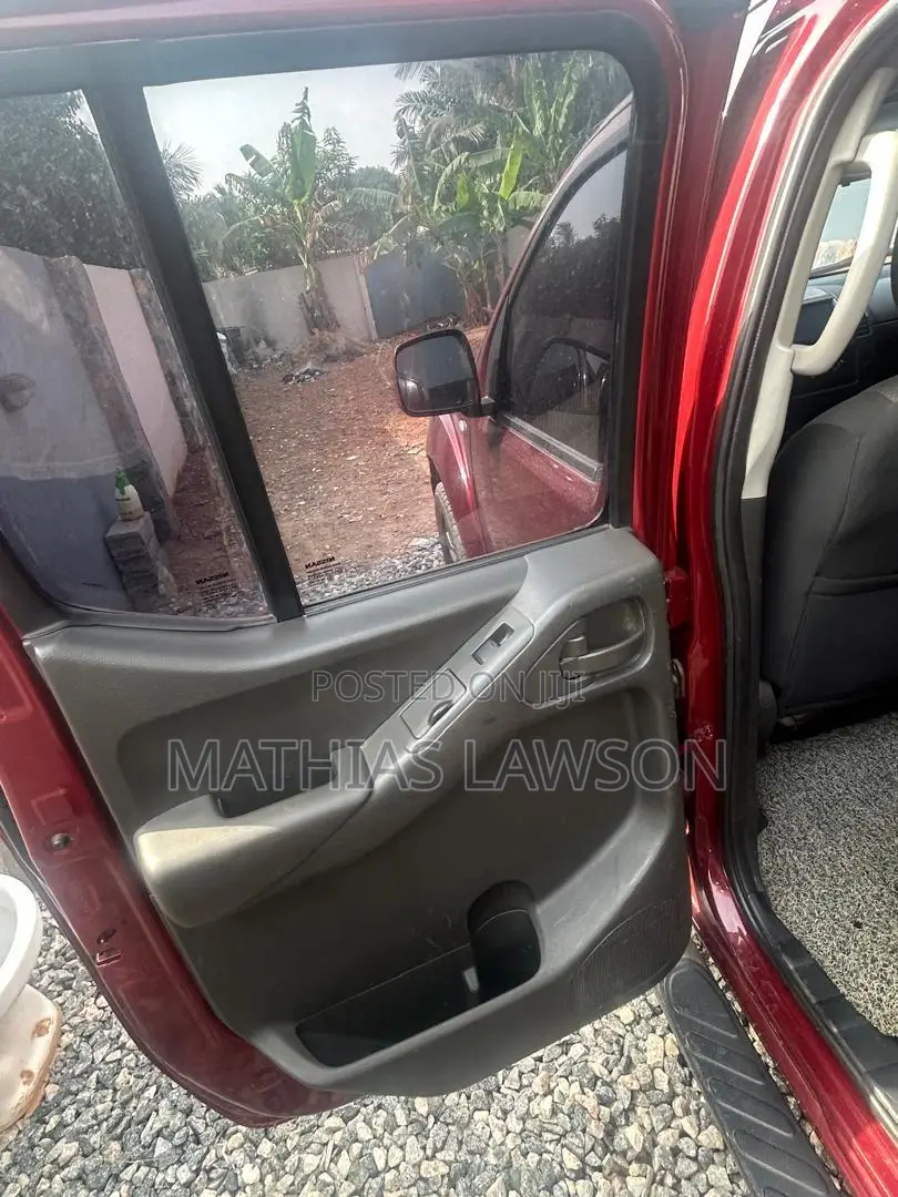 Nissan Navara 2.5 dCi 2012 Red