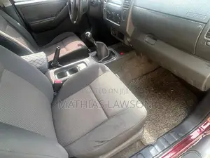 Nissan Navara 2.5 dCi 2012 Red