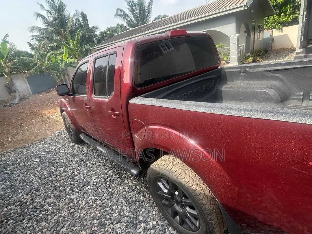 Nissan Navara 2.5 dCi 2012 Red