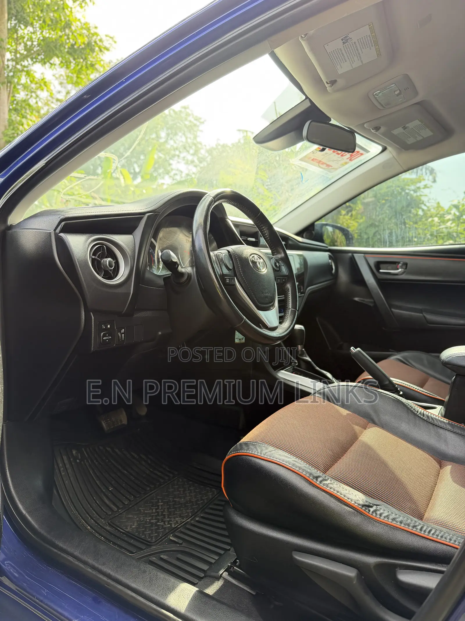Toyota Corolla SE (1.8L 4cyl 2A) 2019 Blue
