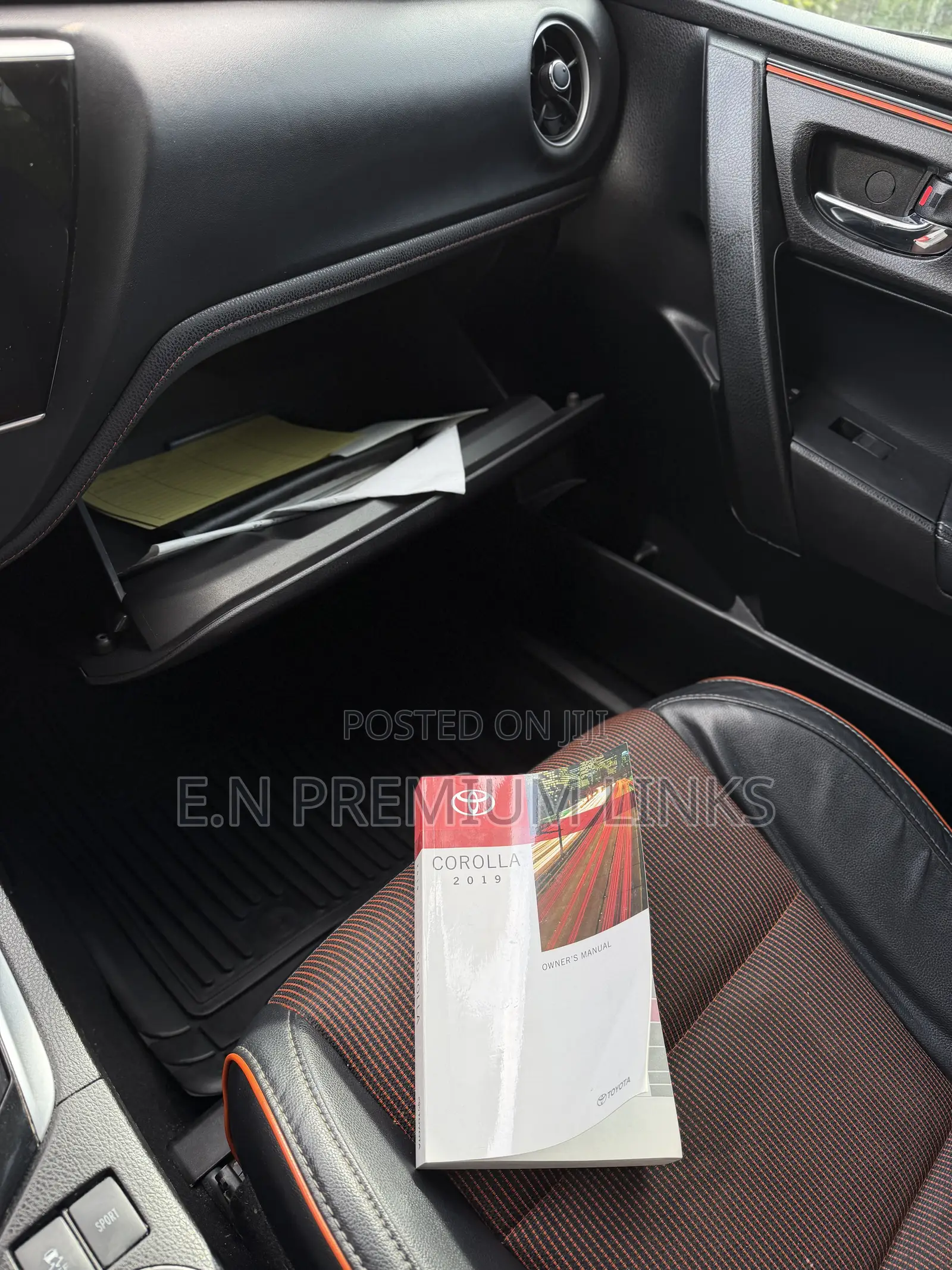 Toyota Corolla SE (1.8L 4cyl 2A) 2019 Blue