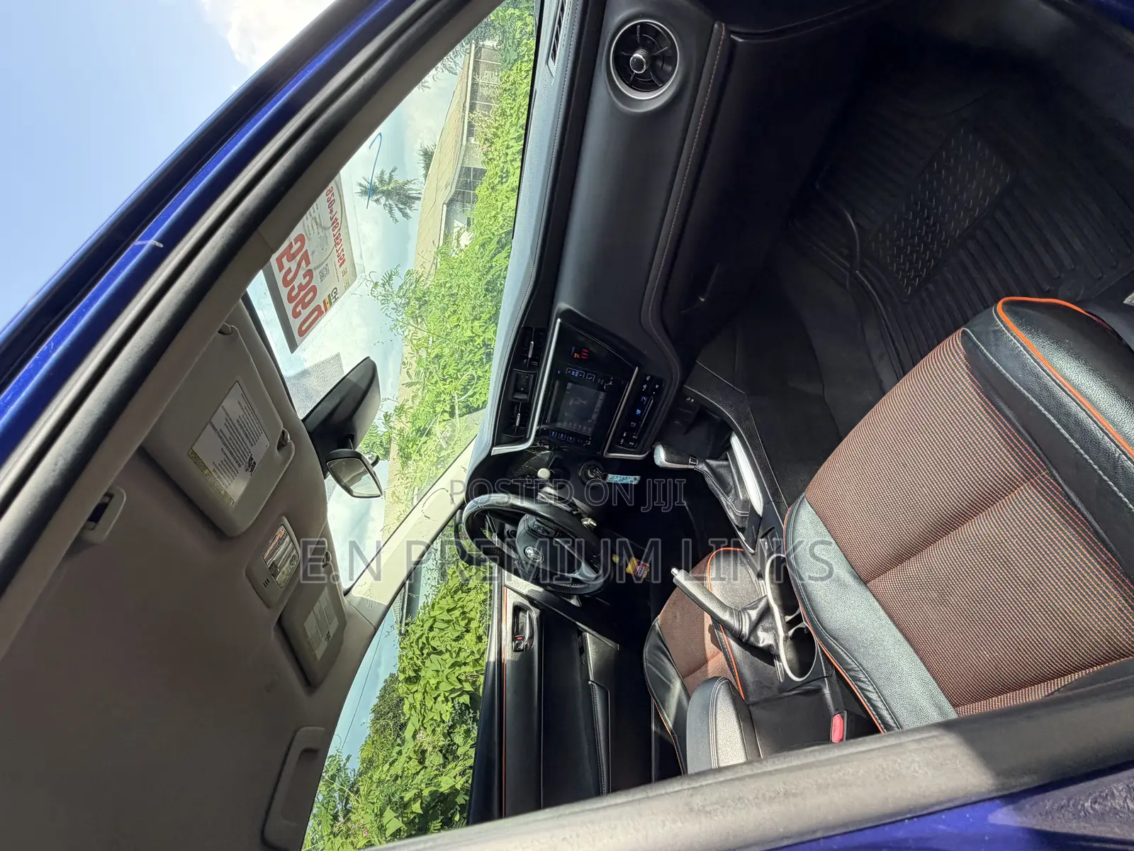 Toyota Corolla SE (1.8L 4cyl 2A) 2019 Blue