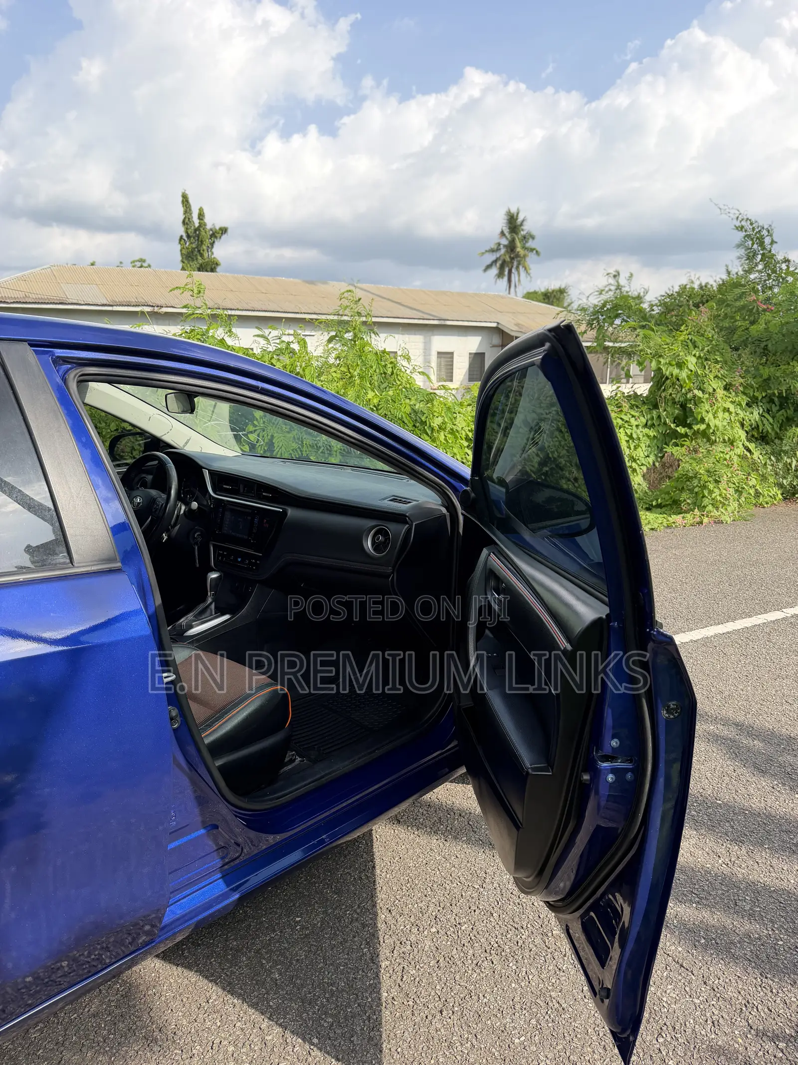 Toyota Corolla SE (1.8L 4cyl 2A) 2019 Blue