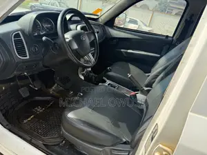 Tata Xenon 2022 White