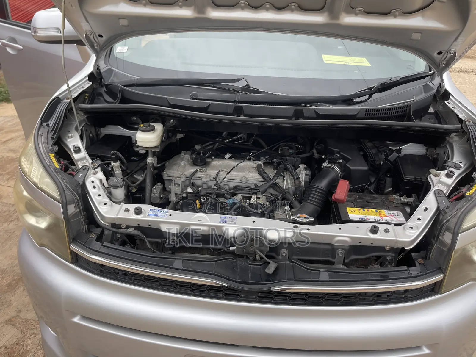 Toyota Voxy 2012 Silver