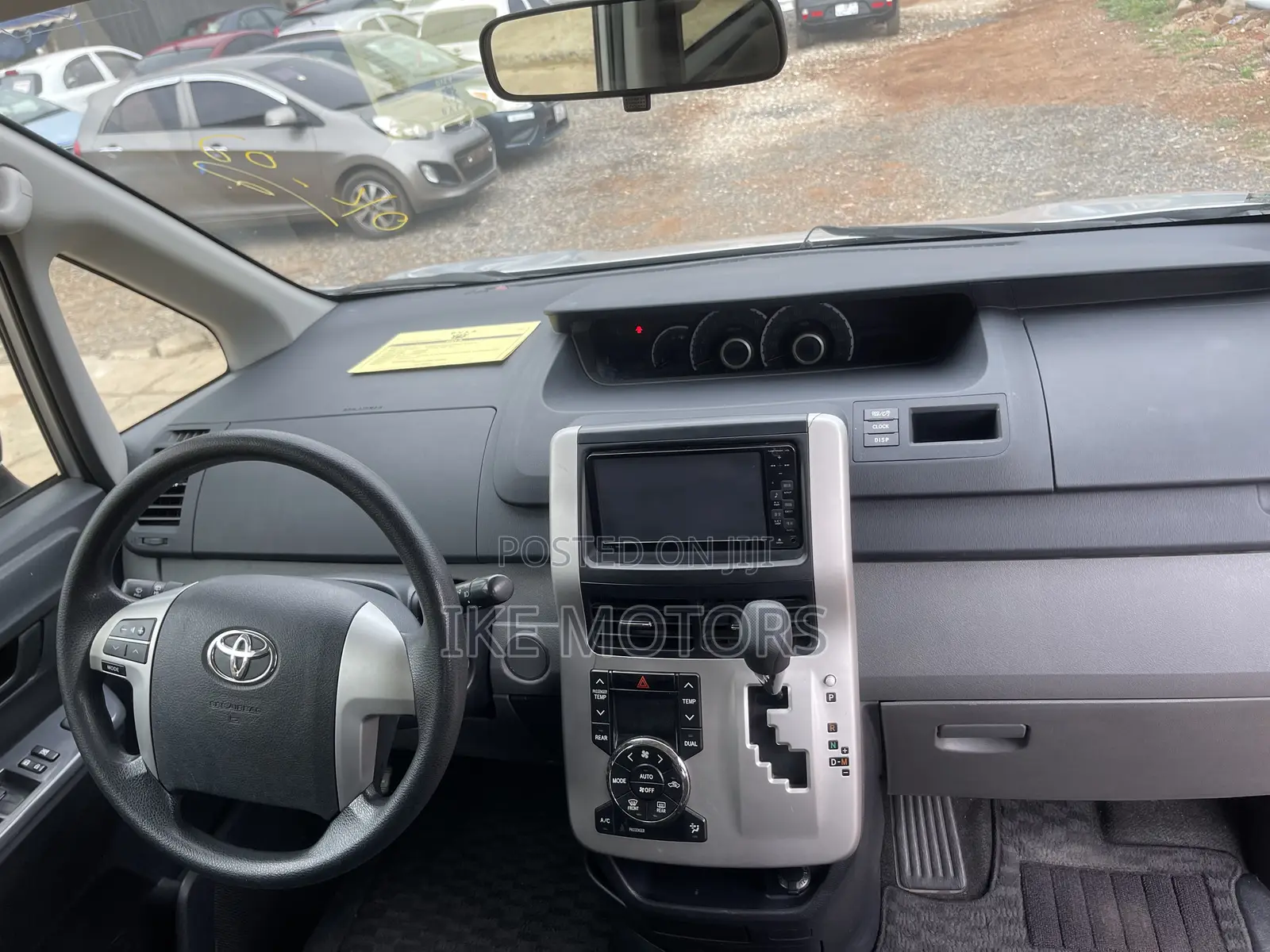 Toyota Voxy 2012 Silver