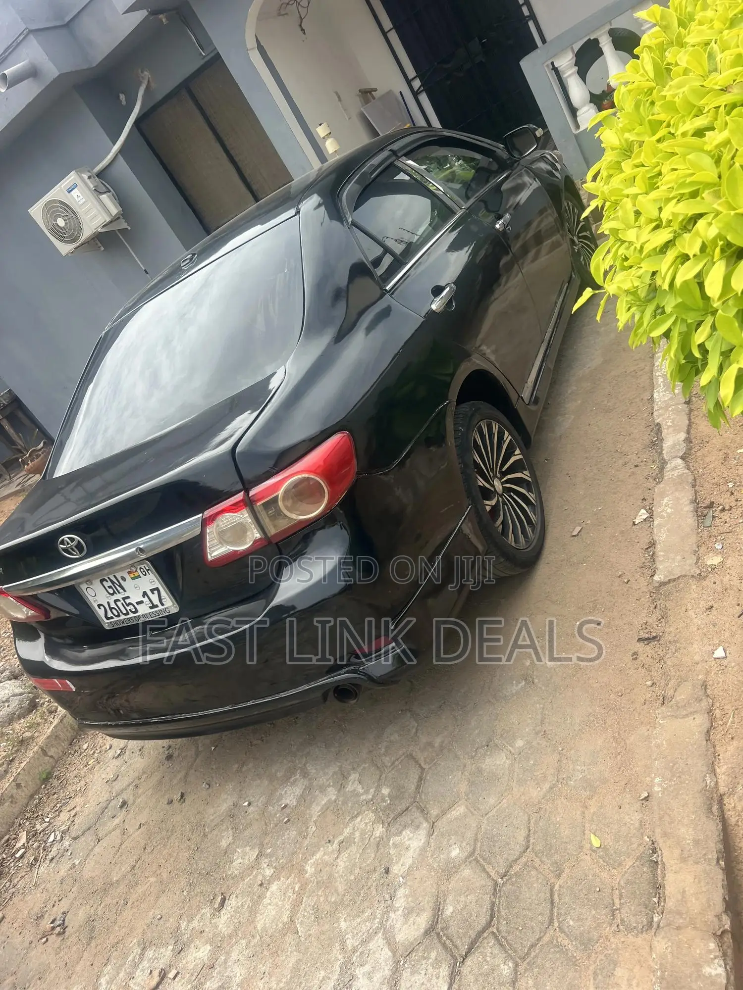 Toyota Corolla Base 4dr Sedan (1.8L 4cyl 5M) 2010 Black