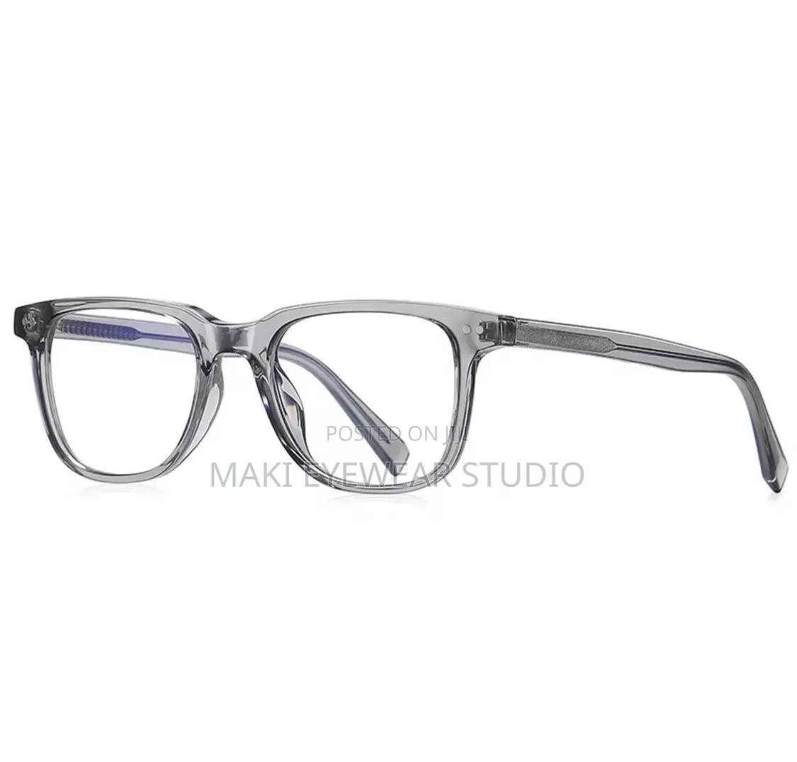 Rectangle Fashion Glasses With Photochromic Lenses.