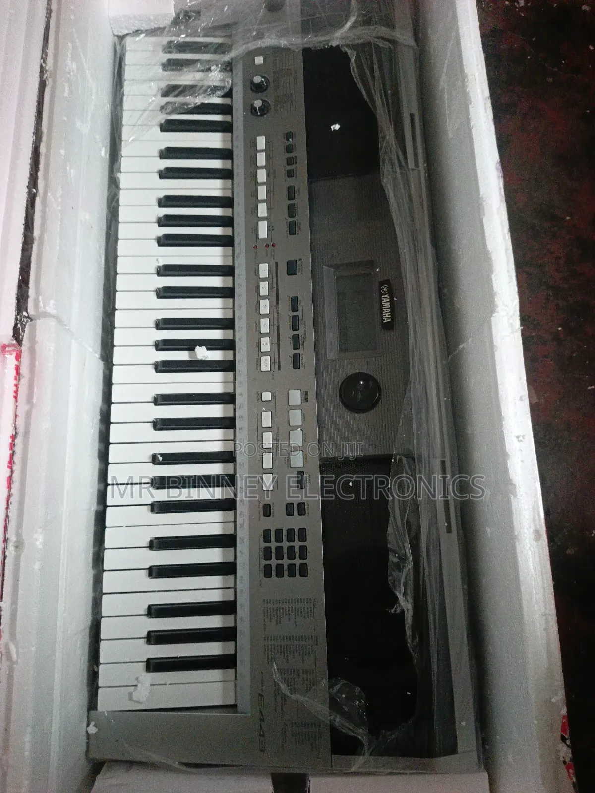 Yamaha PSR E443