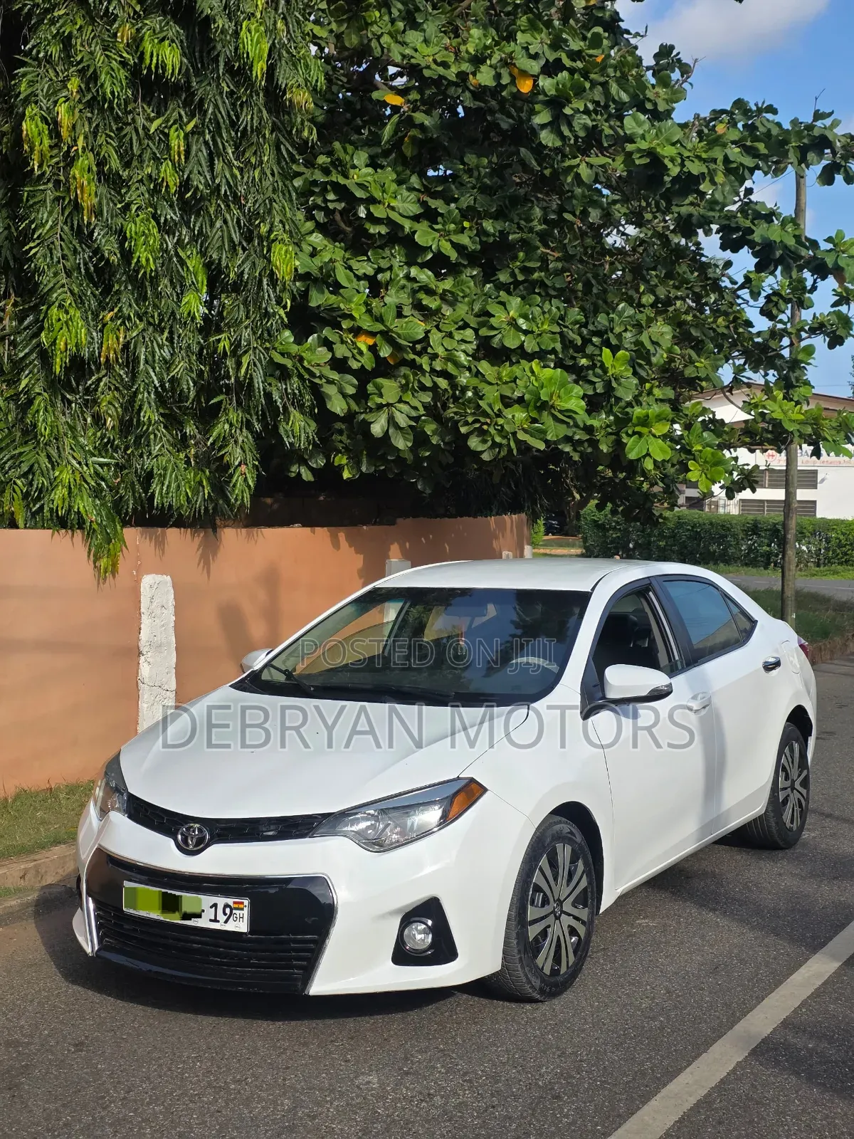 Toyota Corolla S 4dr Sedan (1.8L 4cyl CVT) 2014 White