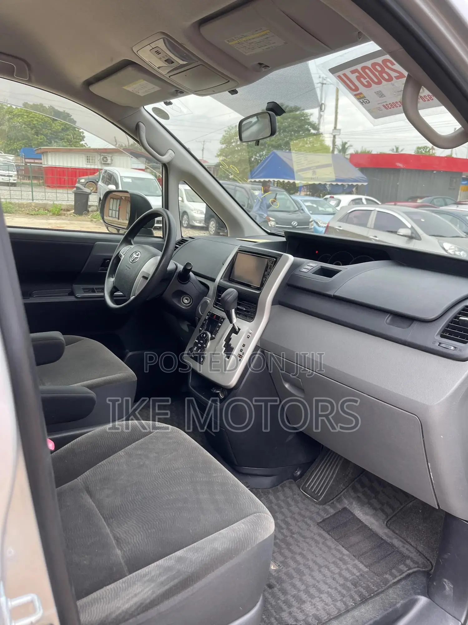 Toyota Voxy 2012 Silver