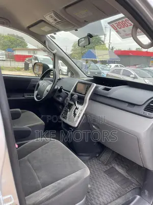 Toyota Voxy 2012 Silver