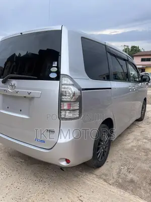 Toyota Voxy 2012 Silver