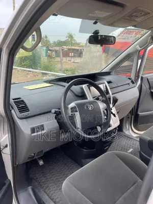 Toyota Voxy 2012 Silver