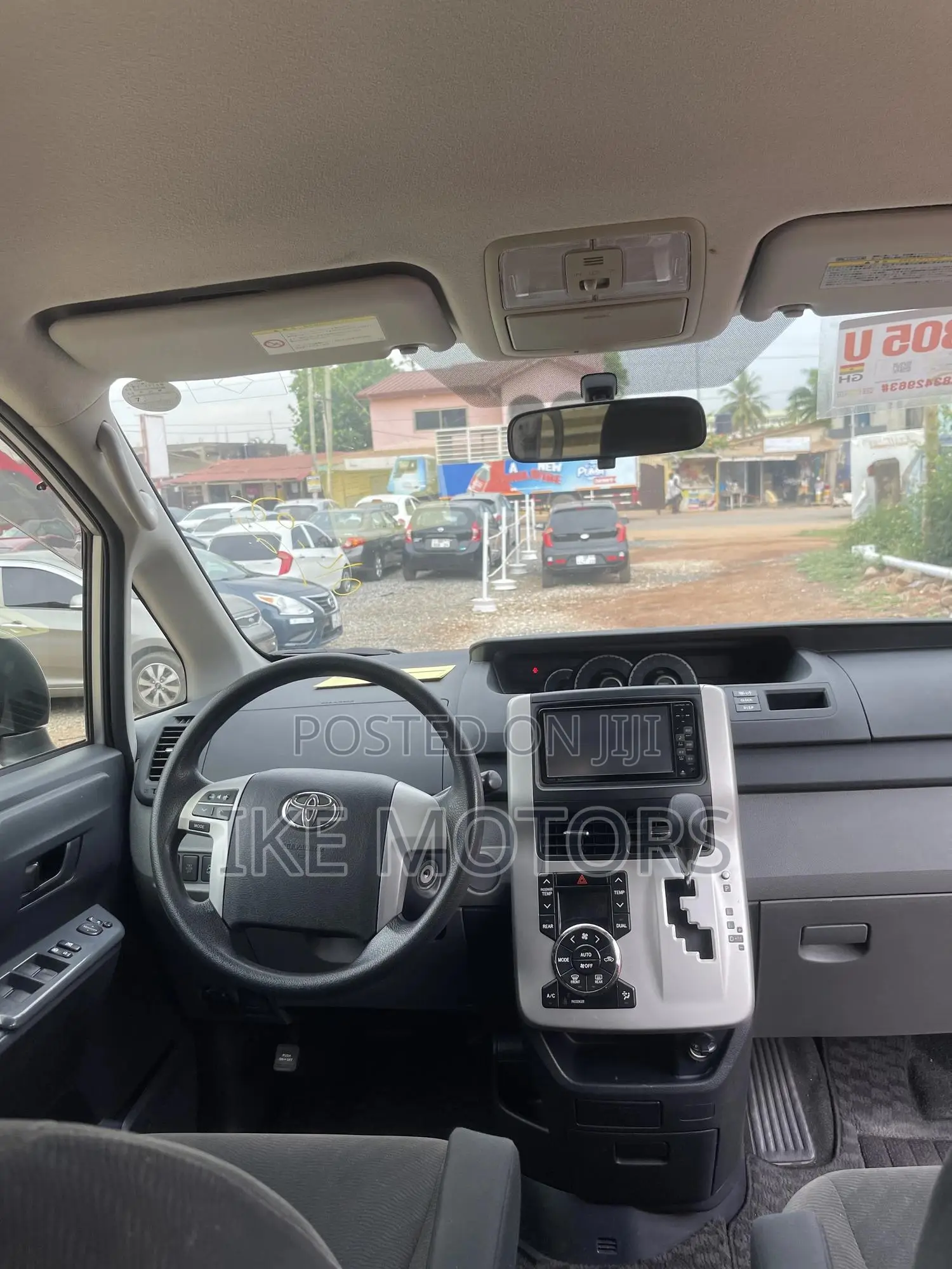 Toyota Voxy 2012 Silver