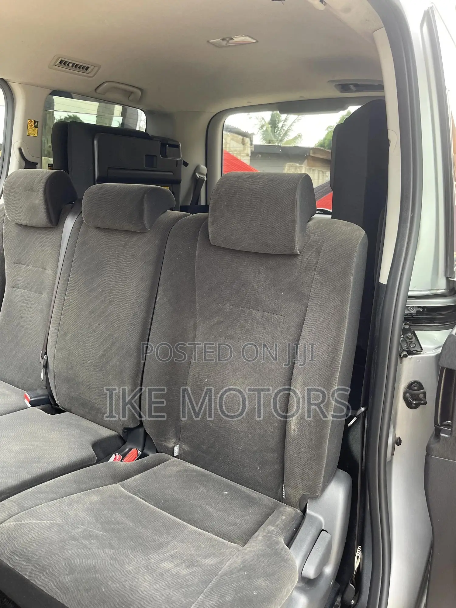 Toyota Voxy 2012 Silver