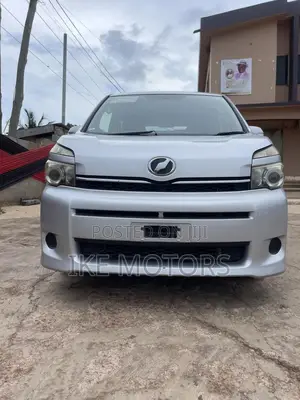 Toyota Voxy 2012 Silver