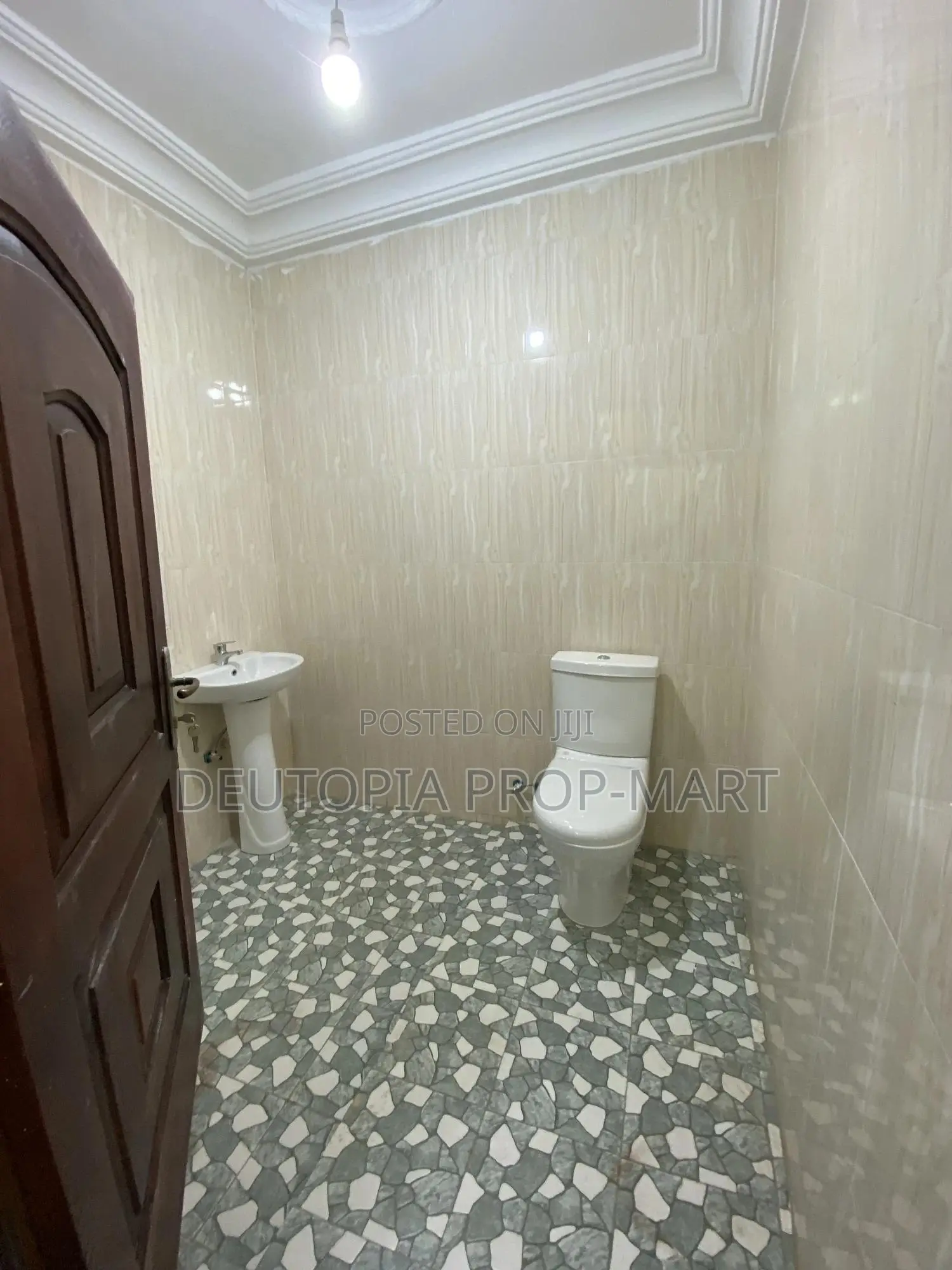 2bdrm Apartment in Delords Villa, Tema Metropolitan for rent