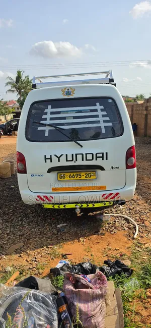 Hyundai H-100 2004 White