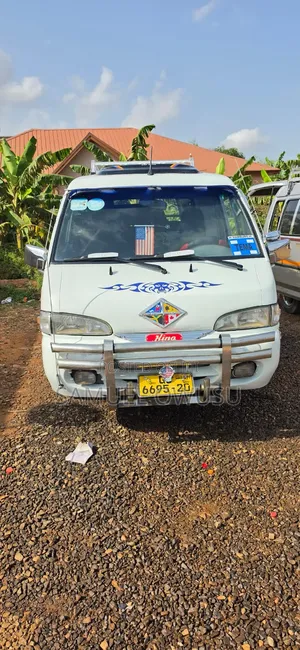 Hyundai H-100 2004 White