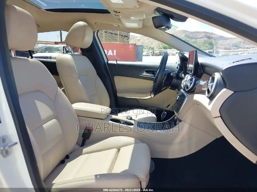 Mercedes-Benz GLA 250 2016 White