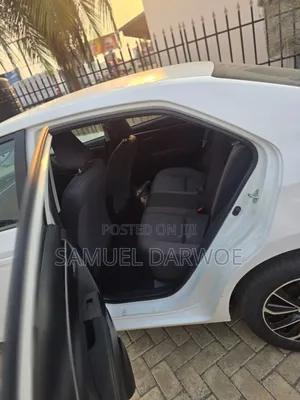 Toyota Corolla L (1.8L 4cyl 2A) 2019 White