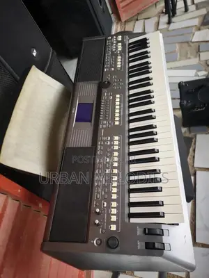 PSR-S670 Yamaha Keyboard