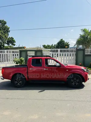 Nissan Navara 2010 Red