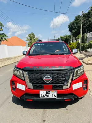 Nissan Navara 2010 Red