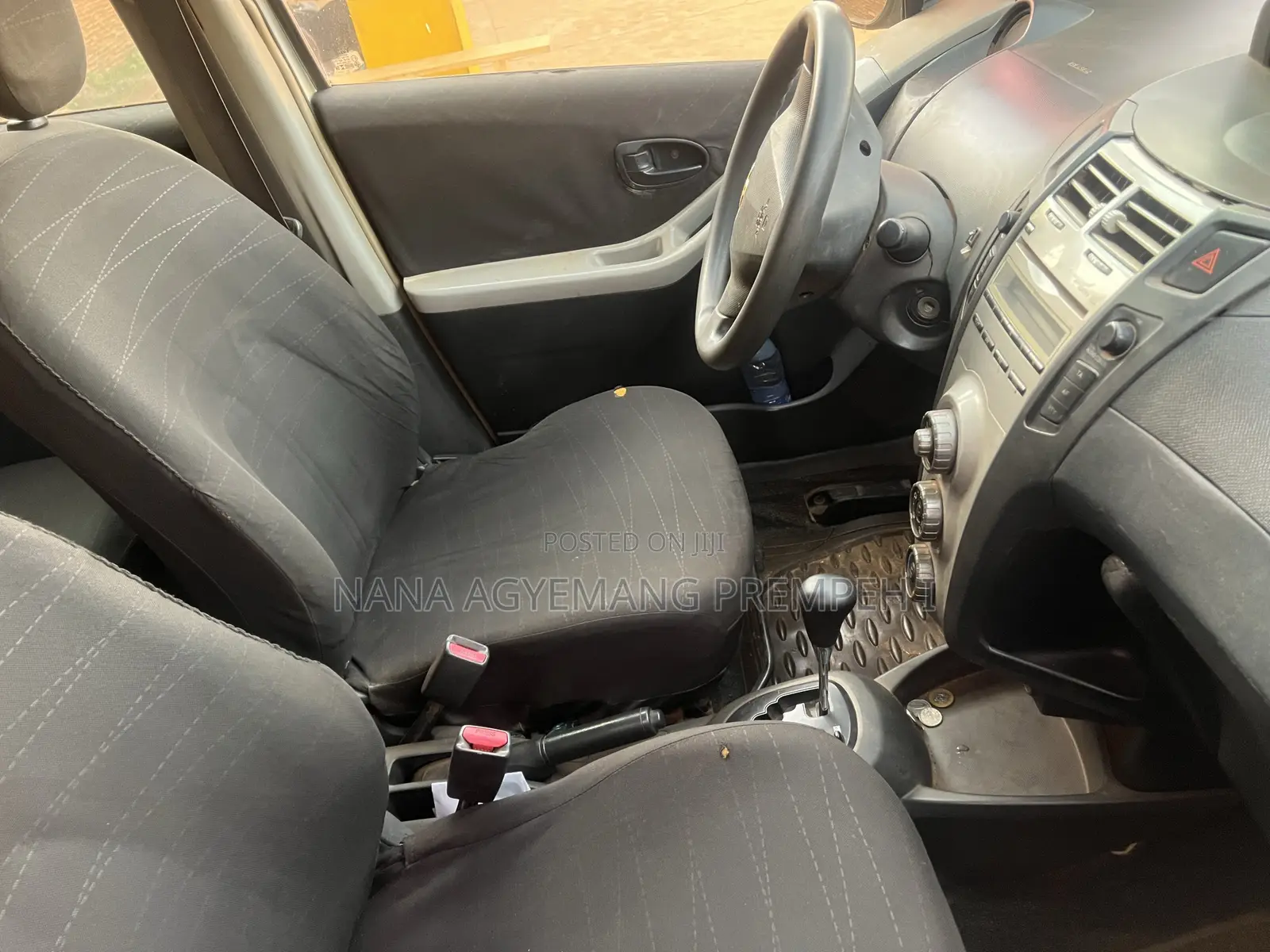 Toyota Yaris Base Hatchback 5dr 2010 Silver