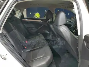 Volkswagen Passat 2.0T Wolfsburg Edition 2019 White