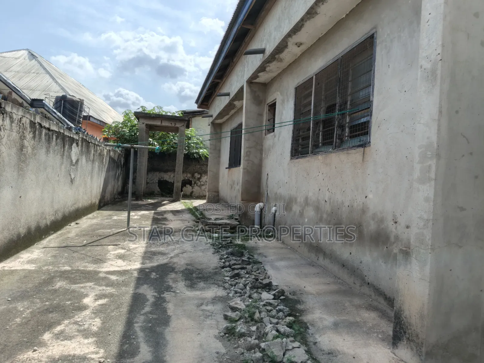 5bdrm House in Kenyasi Abrem New, Kumasi Metropolitan for sale