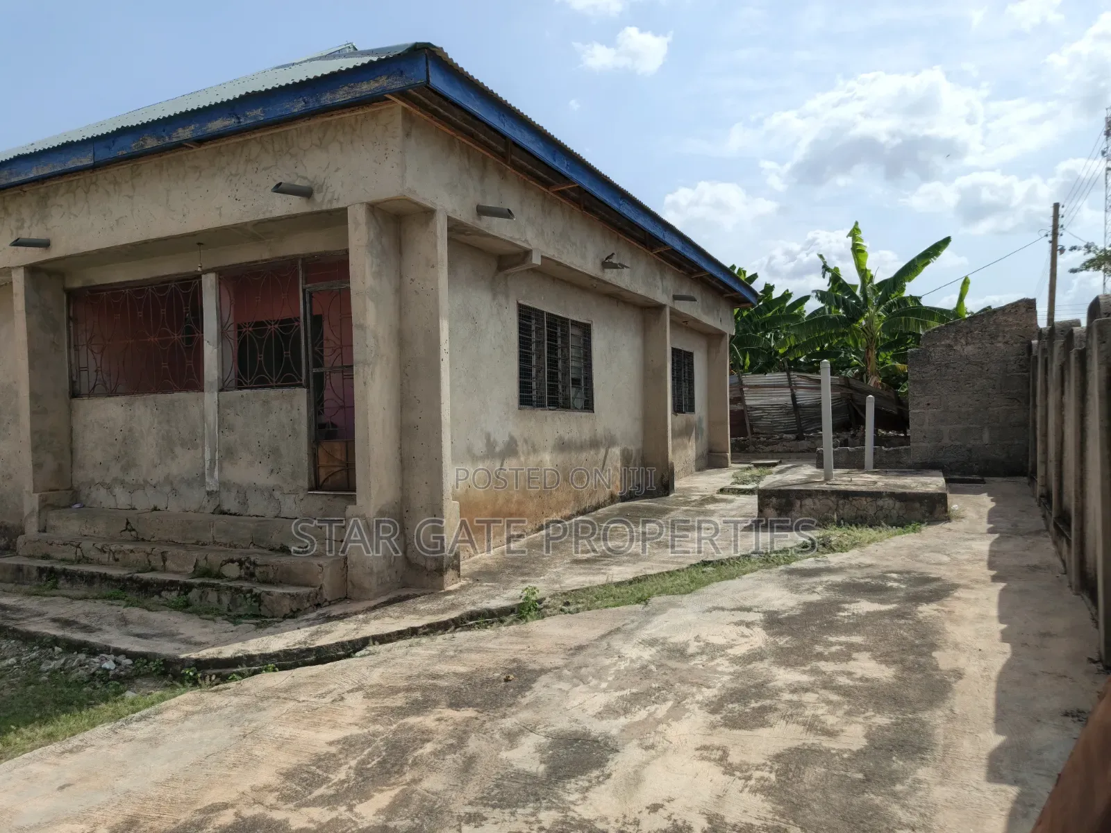 5bdrm House in Kenyasi Abrem New, Kumasi Metropolitan for sale